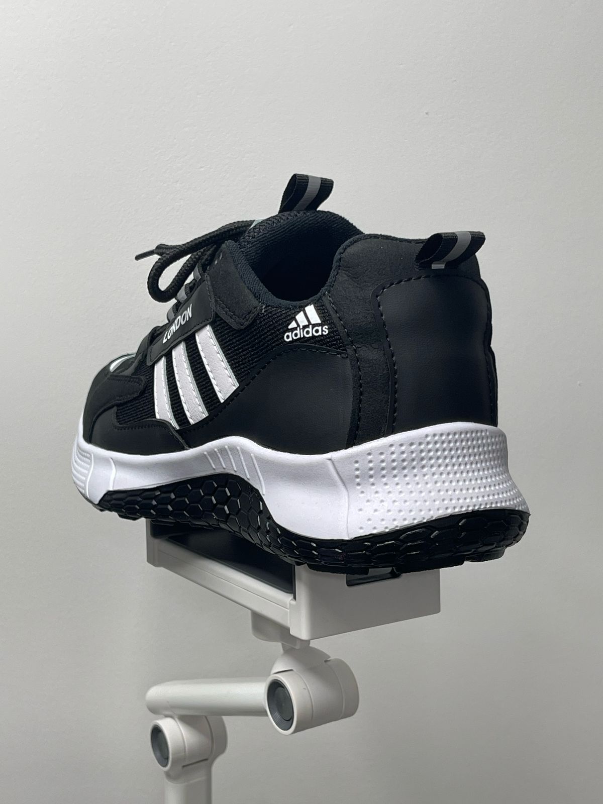 ADIDAS LONDON - IMPORTADO DE ESTADOS UNIDOS