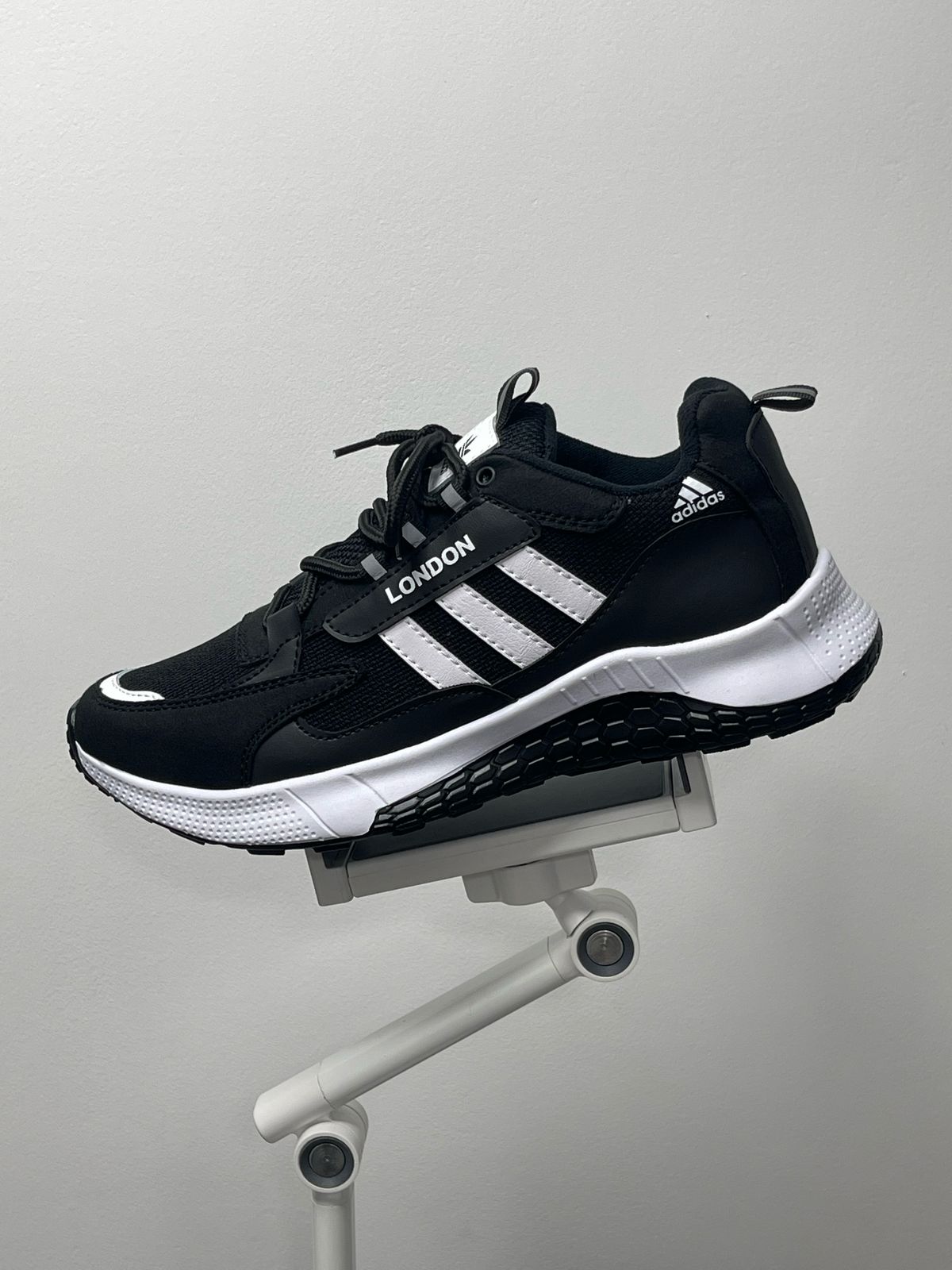 ADIDAS LONDON - IMPORTADO DE ESTADOS UNIDOS