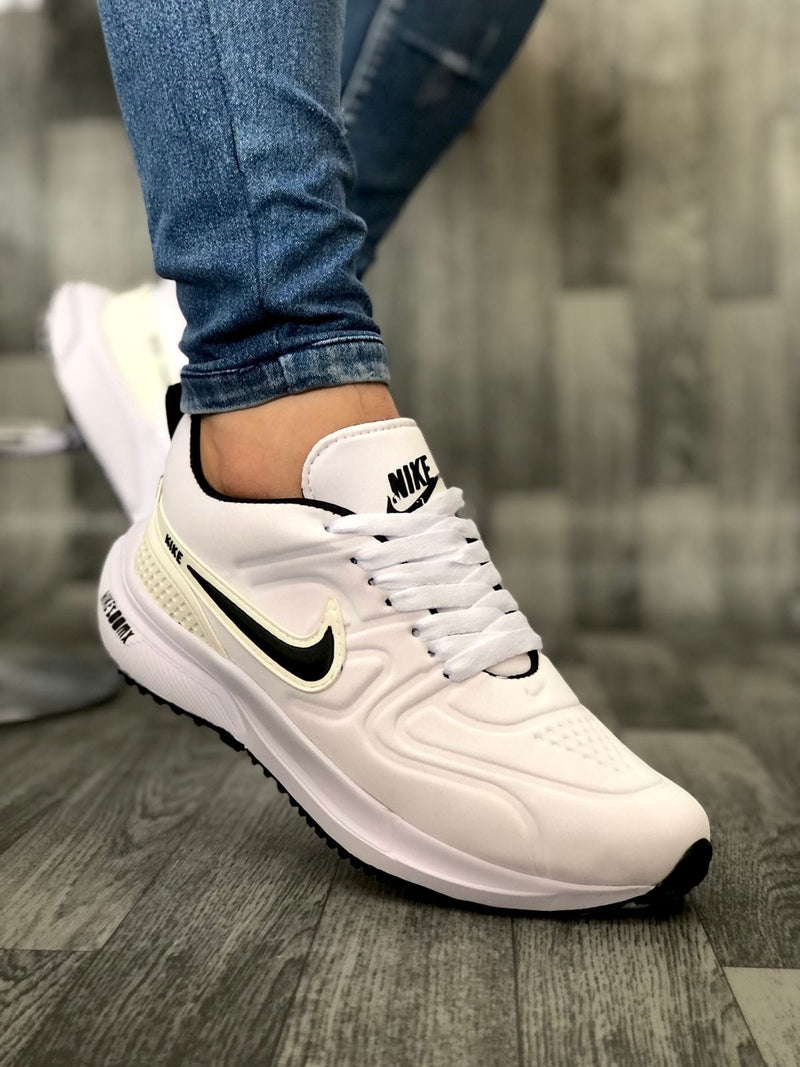 NIKE ZOOM