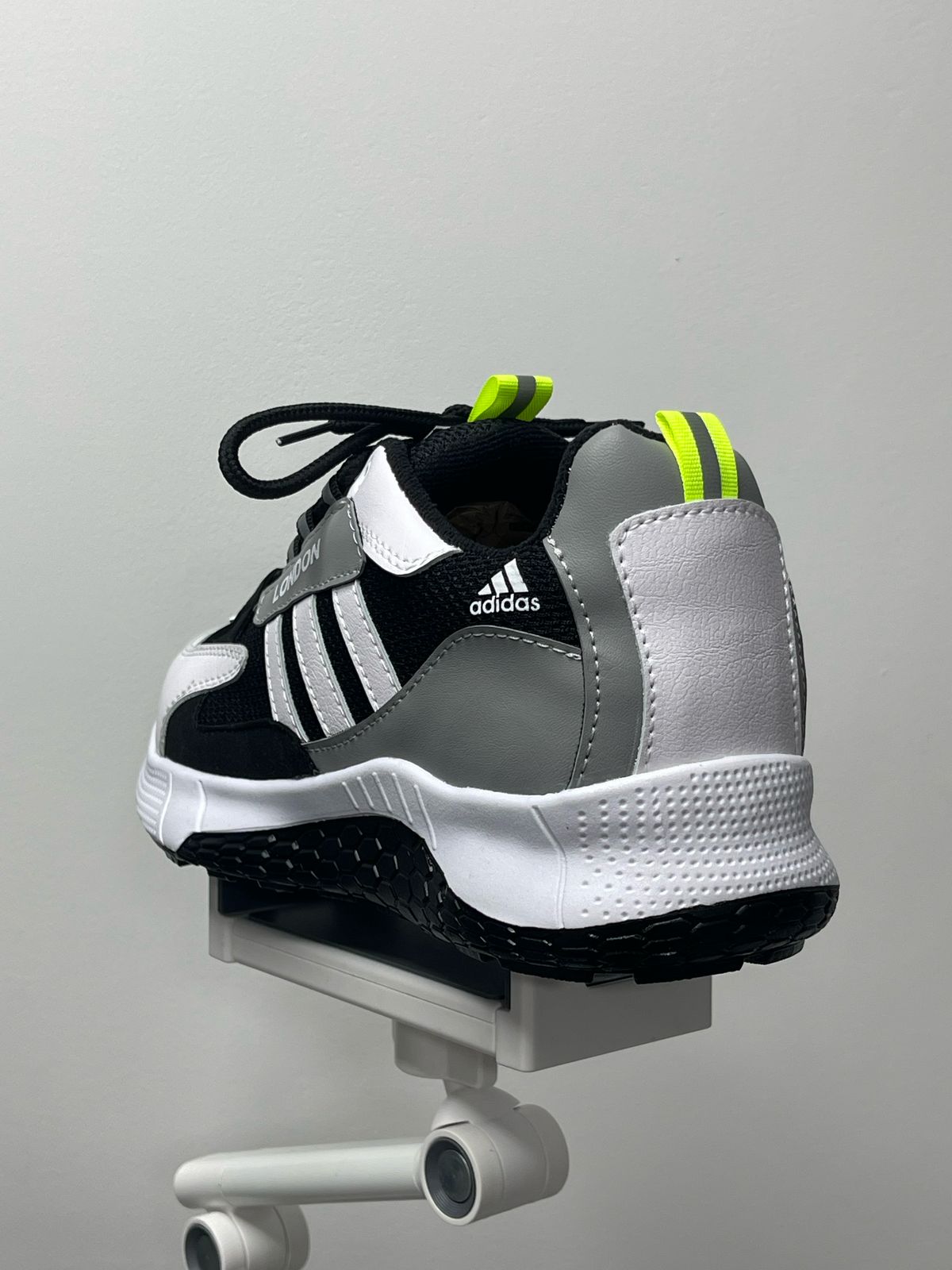 ADIDAS LONDON - IMPORTADO DE ESTADOS UNIDOS